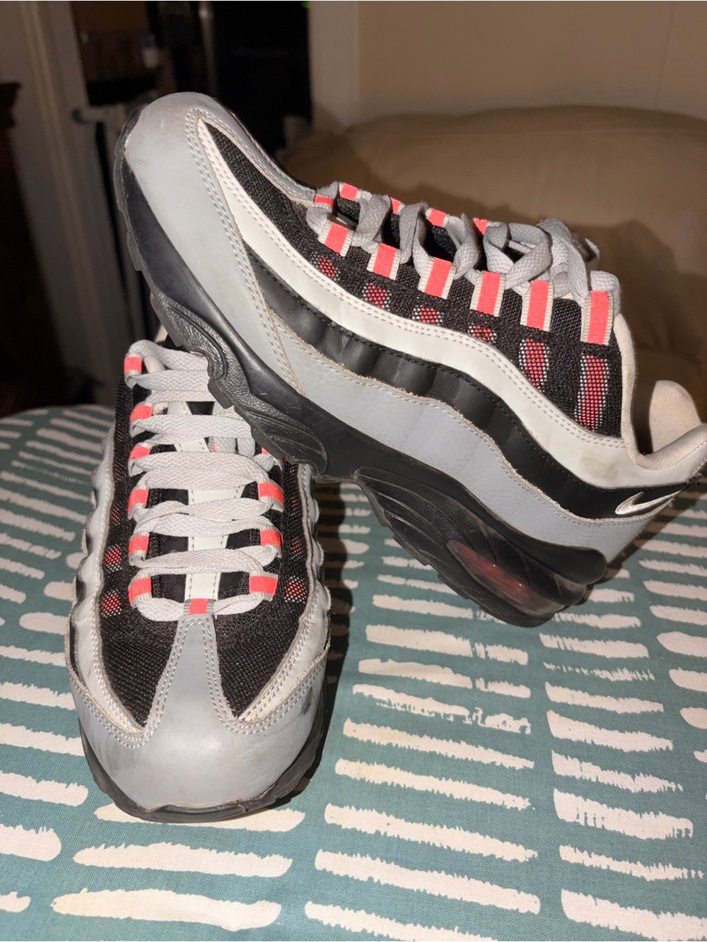 Nike Kids Sneakers in Gray, Black & red Accent